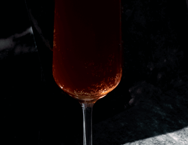 <div><span face="arial, sans-serif" color="#0000ff" style="color: #0000ff; font-family: arial, sans-serif;"><b>Un cocktail sans alcool sombre pour le Black Friday</b></span></div> <div></div>