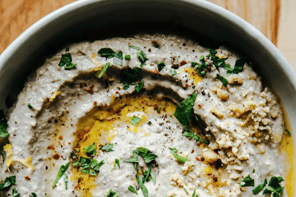 Que manger à l'apéro pendant la grossesse ? - JNPR houmous apéritif femme enceinte