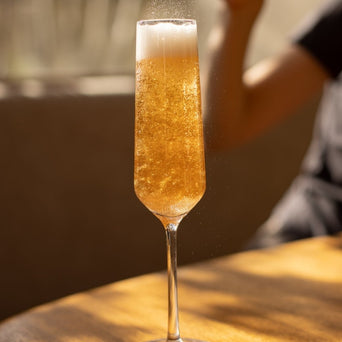 Cocktail pétillant sans alcool : le Golden Year, idéal pour vos célébrations - JNPR