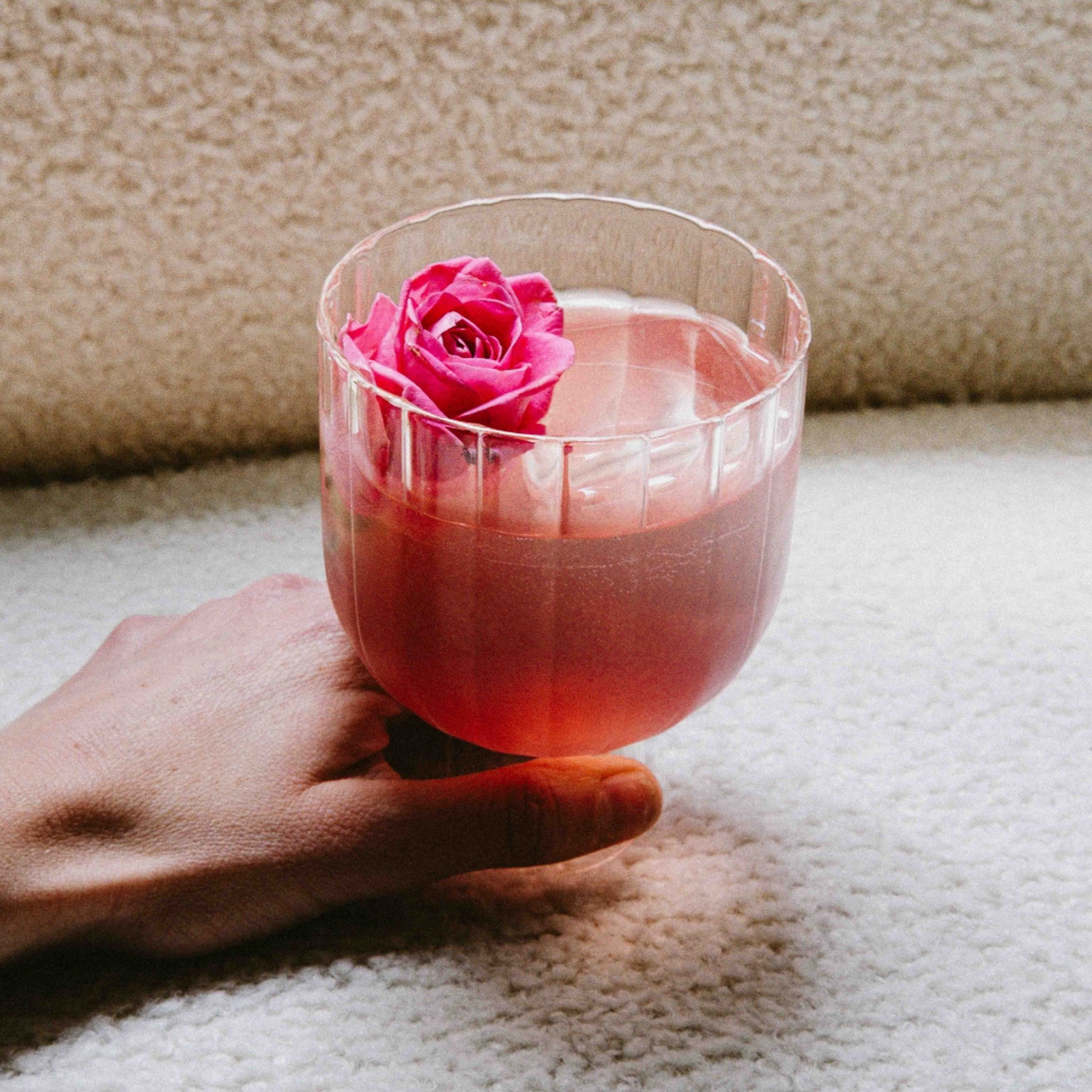 3 recettes de cocktails sans alcool à la rose - JNPR